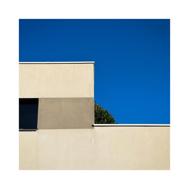 Up
.
.
.
.
.
#art #photography #photo #artphoto #artphotography #abstract #minimalism #streetphotography #iphoneography #iphone16pro #iphone #quimper #somewheremagazine #gominimalmag #gominimalmagazine #nowness @somewheremagazine @gominimalmagazine @nowness @letelegramme @cote.quimper @ouestfrance @ouestfrance.bretagne @ouestfrancequimper